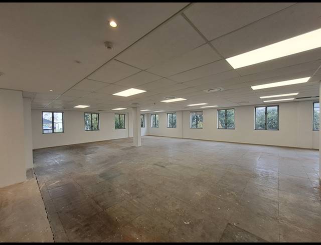 196M² OFFICE TO LET IN SANDHURST